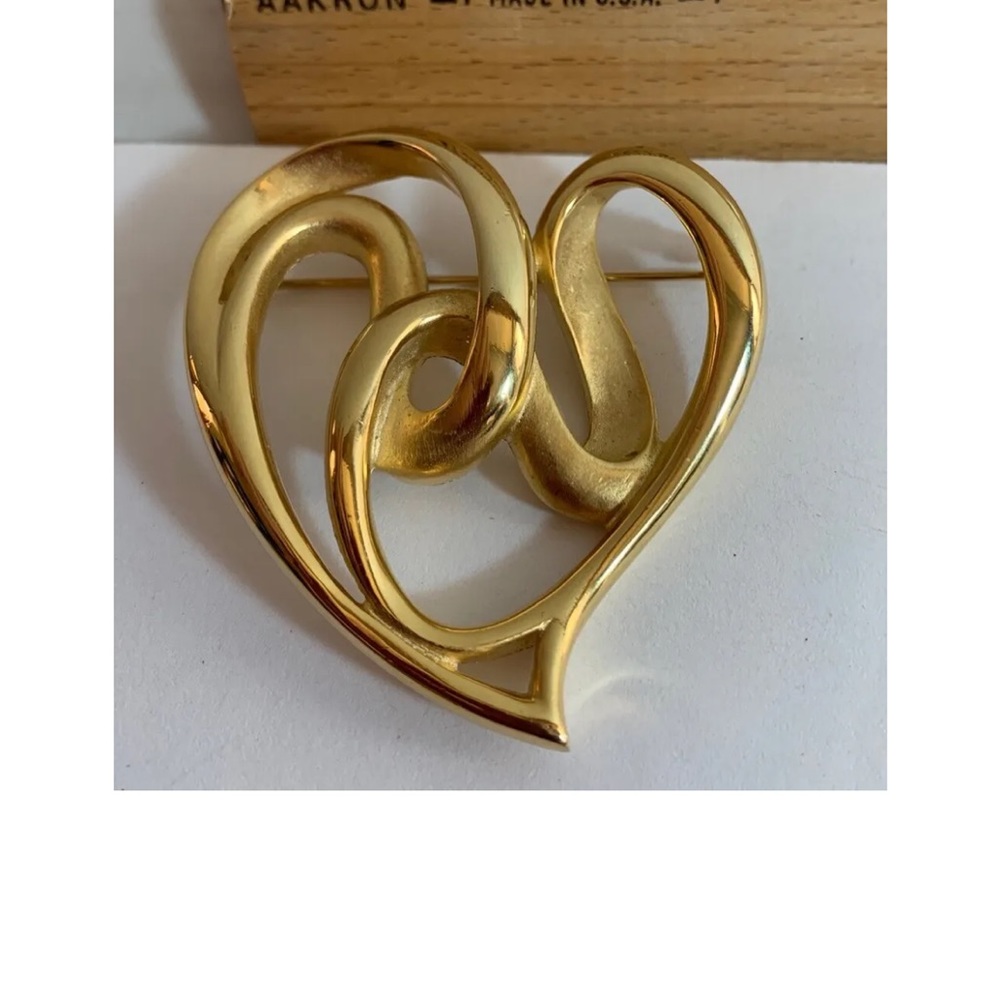 E. Pearl Heart Infinity Signed Brooch Pin Vintage✨